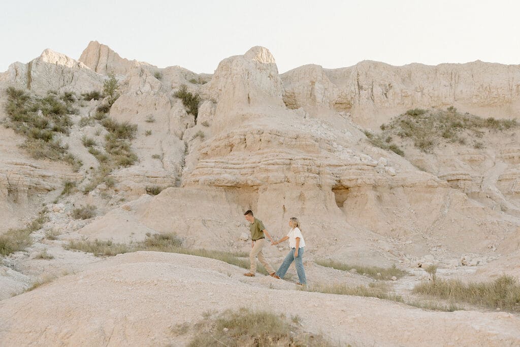 Couples Photos in Badlands National Park at Notch Trail
