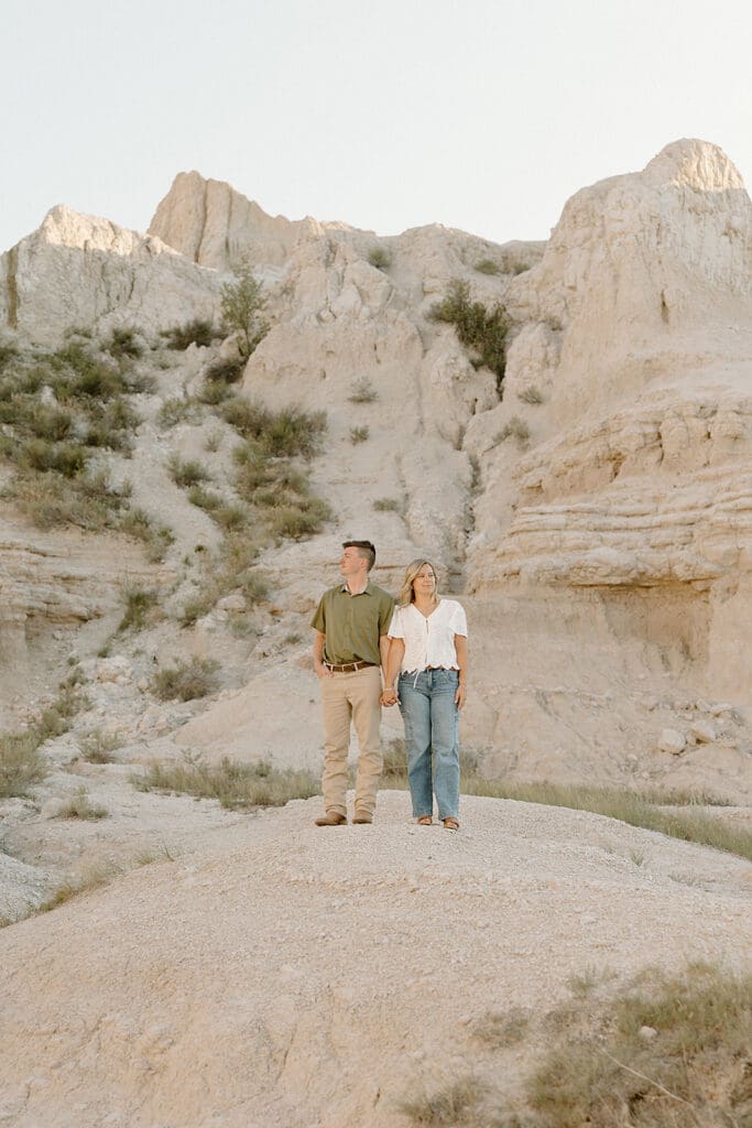 Couples Photos in Badlands National Park at Notch Trail